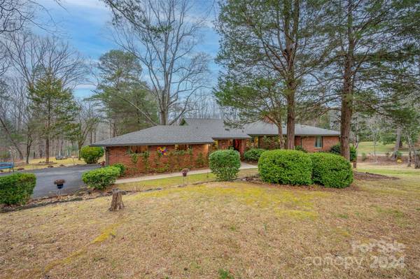 186 Catherine DR, Columbus, NC 28722