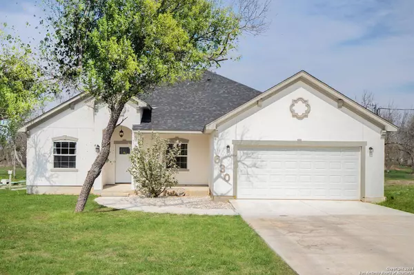 630 COUNTY ROAD 3822, San Antonio, TX 78253-6967