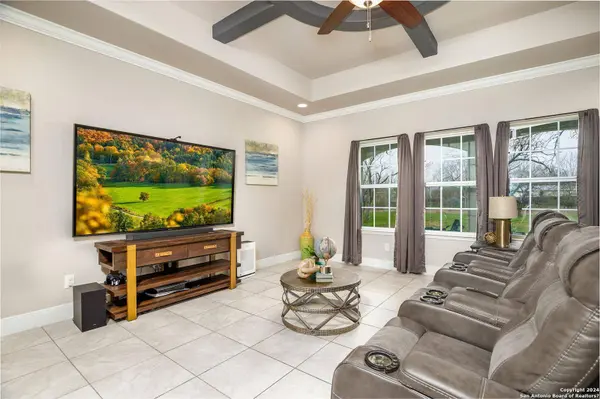 630 COUNTY ROAD 3822, San Antonio, TX 78253-6967