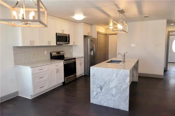 2412 SUNSET DR, Harvey, LA 70058