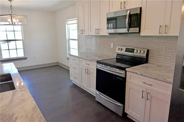 2412 SUNSET DR, Harvey, LA 70058