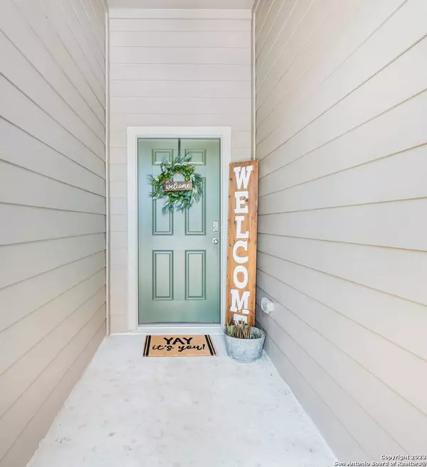 724 ARMADILLO DR, Seguin, TX 78155