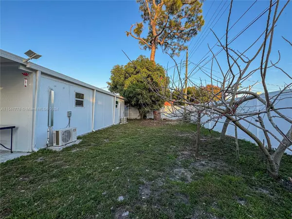 7110 Hope St, Hollywood, FL 33024