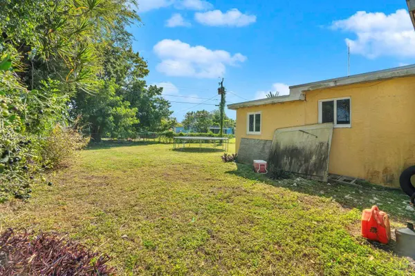 2611 SW 56th Ave, West Park, FL 33023