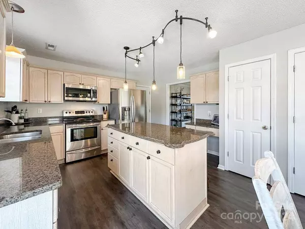 149 Blackberry LN, Mooresville, NC 28117