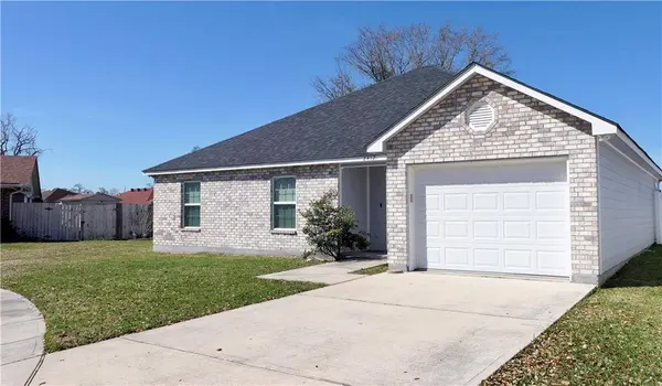 2412 SUNSET DR, Harvey, LA 70058