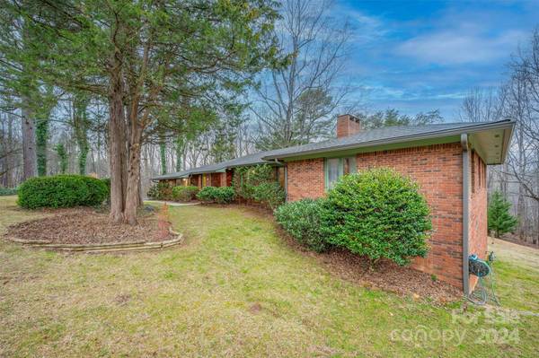 186 Catherine DR, Columbus, NC 28722