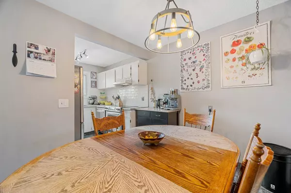 7172 Coach Hill RD SW #32, Calgary, AB t3h 1c8