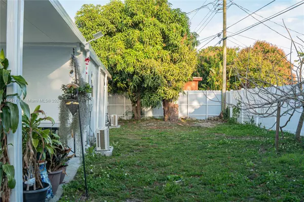 7110 Hope St, Hollywood, FL 33024