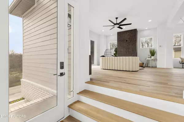 2323 Riverside DR, Knoxville, TN 37915