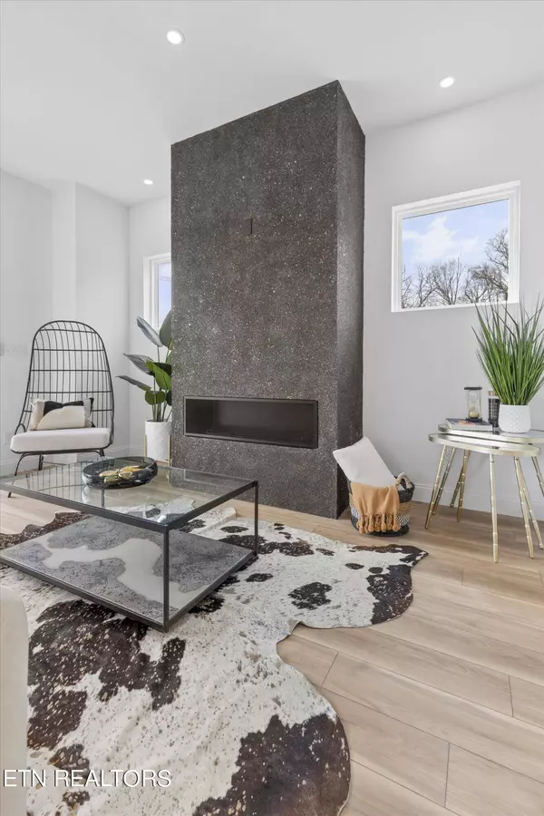 2323 Riverside DR, Knoxville, TN 37915