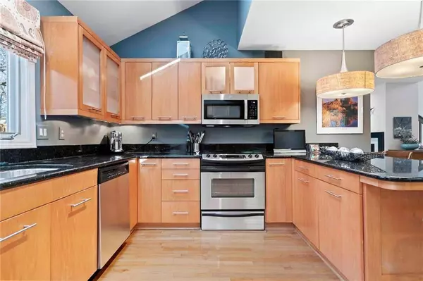 10745 W 109th ST, Overland Park, KS 66210