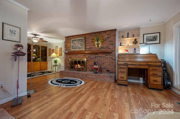 186 Catherine DR, Columbus, NC 28722