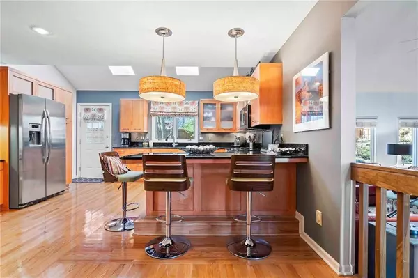 10745 W 109th ST, Overland Park, KS 66210