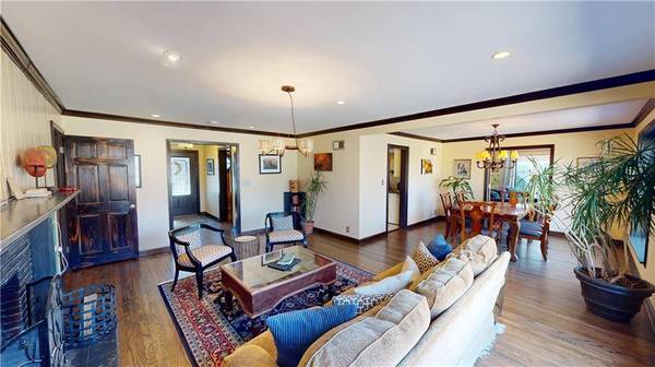 2028 W 95th ST, Leawood, KS 66206