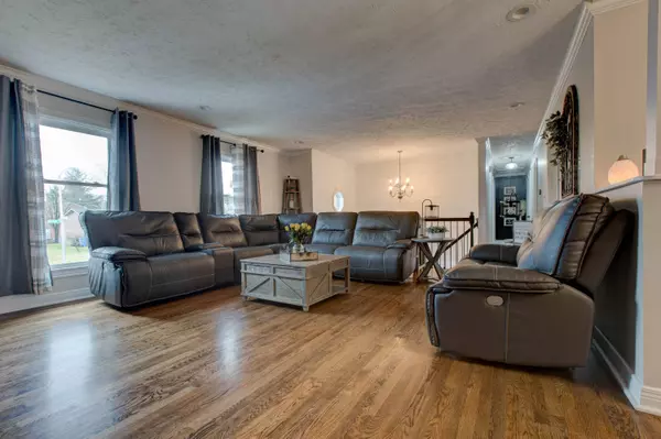 3297 Carriage LN, Lexington, KY 40517