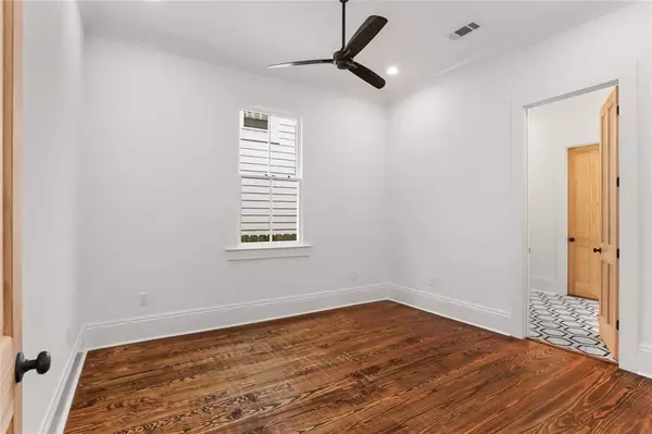 4613 CHESTNUT ST, New Orleans, LA 70115