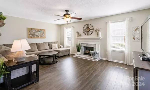 149 Blackberry LN, Mooresville, NC 28117