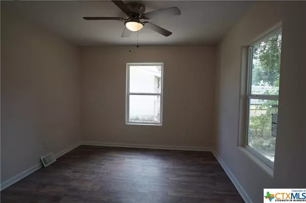 1005 Magnolia ST, Refugio, TX 78377