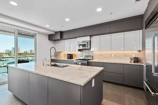 650 GOLDEN GATE PT #502, Sarasota, FL 34236