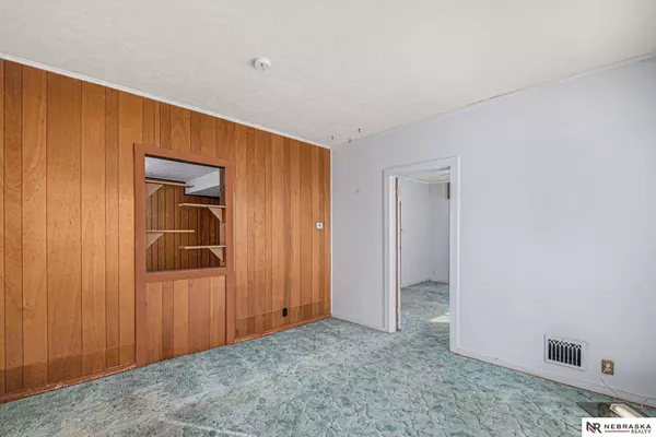 1746 S 26th Street, Omaha, NE 68105