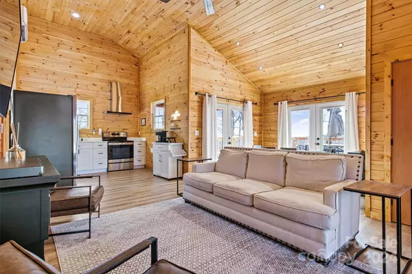 7025 Martin LN, Morganton, NC 28655