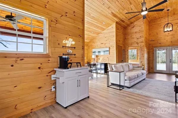 7025 Martin LN, Morganton, NC 28655