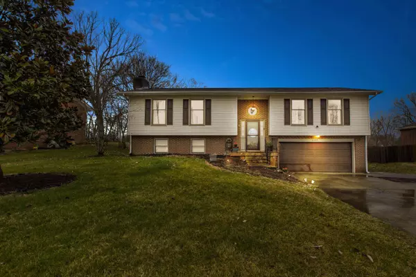 3297 Carriage LN, Lexington, KY 40517