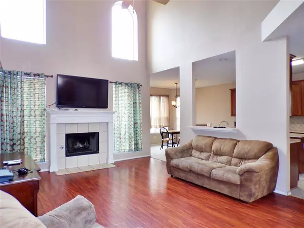 7001 Deer Run Drive, Watauga, TX 76137