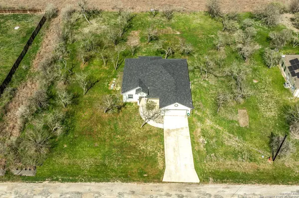 630 COUNTY ROAD 3822, San Antonio, TX 78253-6967