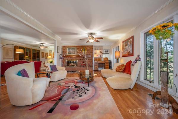 186 Catherine DR, Columbus, NC 28722