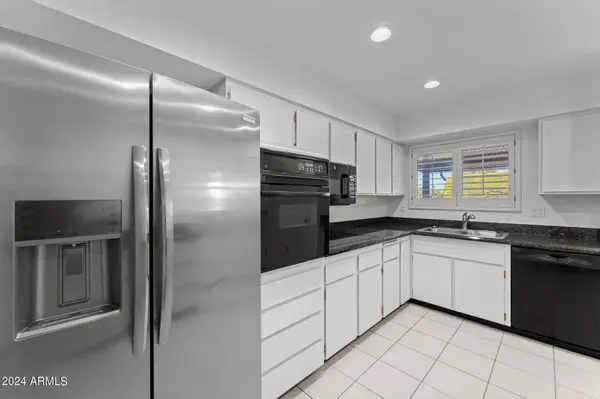 10440 W TWIN OAKS Drive, Sun City, AZ 85351