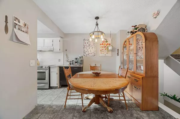 7172 Coach Hill RD SW #32, Calgary, AB t3h 1c8