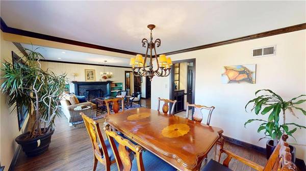 2028 W 95th ST, Leawood, KS 66206