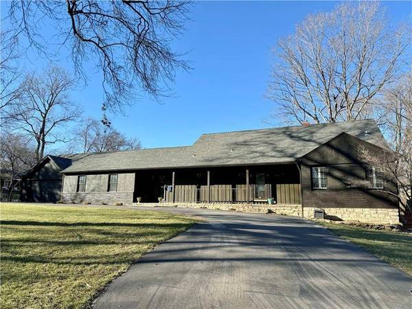 2028 W 95th ST, Leawood, KS 66206