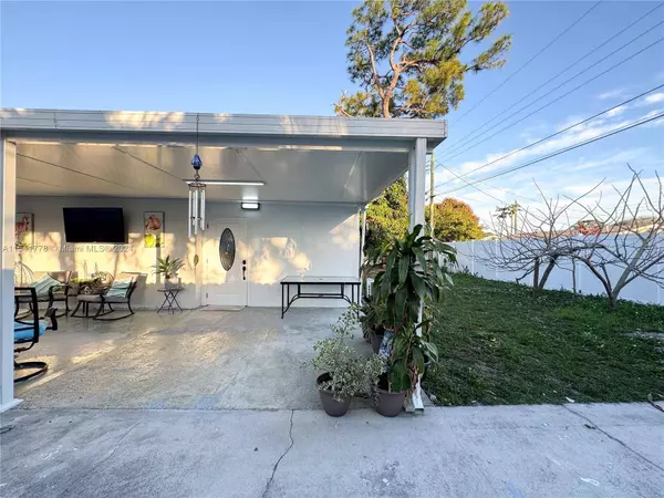 7110 Hope St, Hollywood, FL 33024