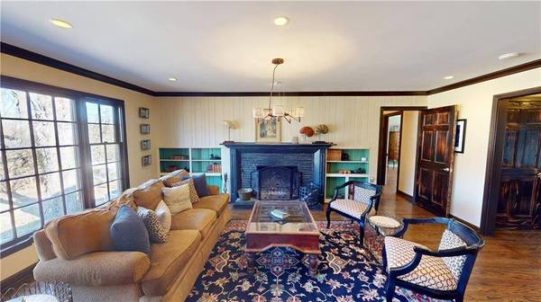 2028 W 95th ST, Leawood, KS 66206