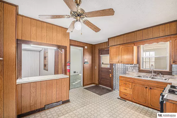 1746 S 26th Street, Omaha, NE 68105