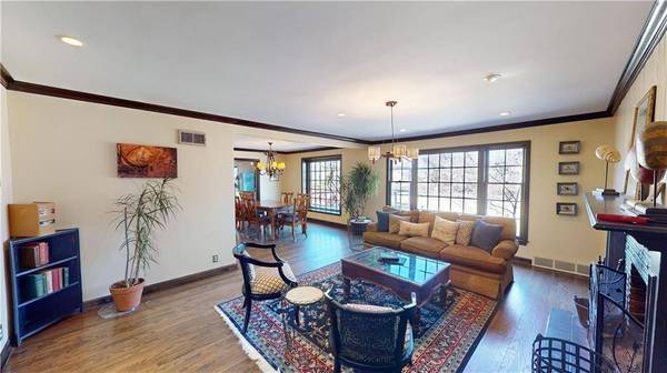 2028 W 95th ST, Leawood, KS 66206