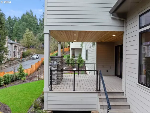 17341 WESTVIEW DR, Lake Oswego, OR 97034