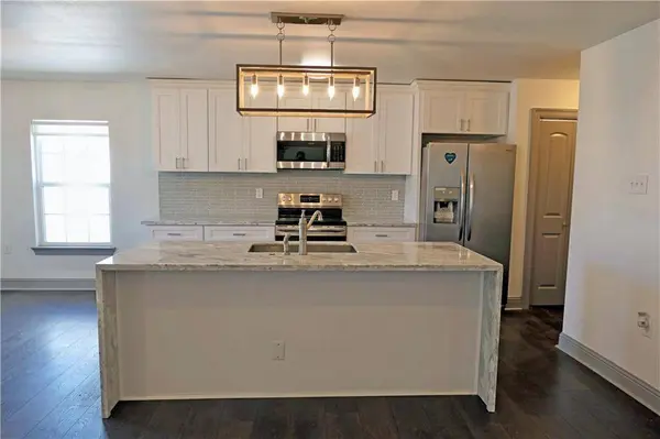 2412 SUNSET DR, Harvey, LA 70058