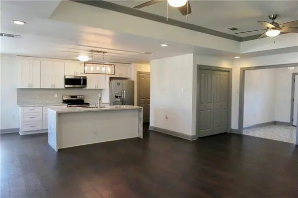 2412 SUNSET DR, Harvey, LA 70058