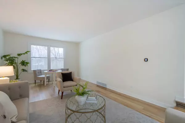 1107 W Peregrine DR, Palatine, IL 60067