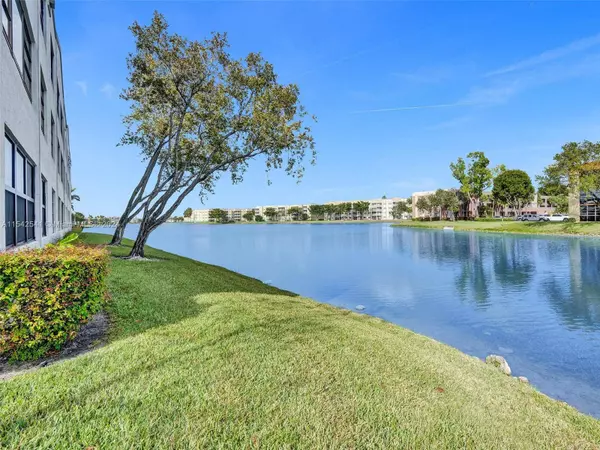 10452 E Clairmont Cir #311, Tamarac, FL 33321