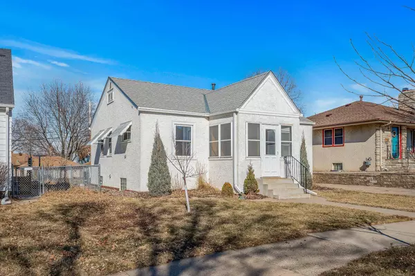 701 36 1/2 AVE NE, Minneapolis, MN 55418