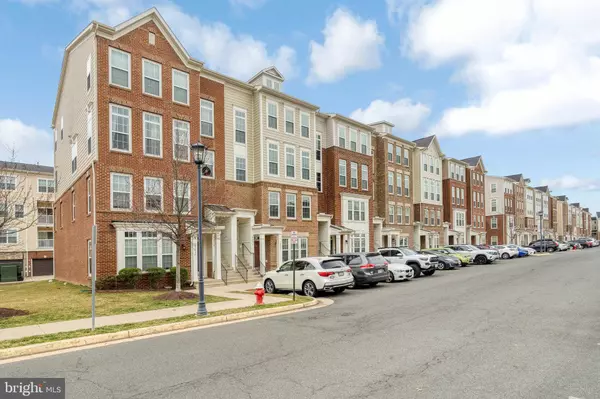 43611 HELMSDALE TER, Chantilly, VA 20152