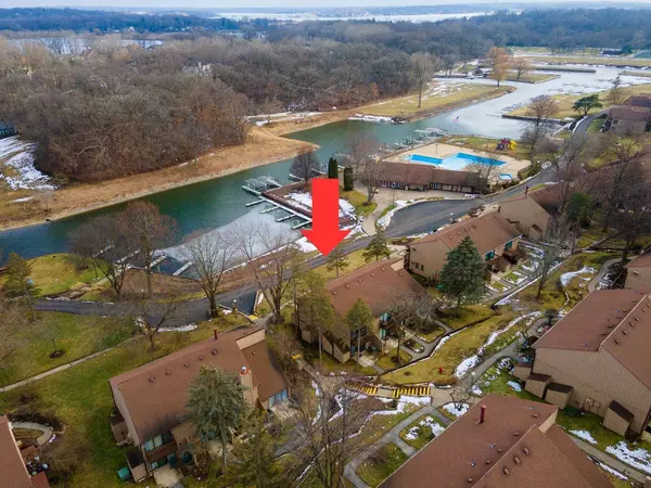 33 Montego Colony #1, Fox Lake, IL 60020