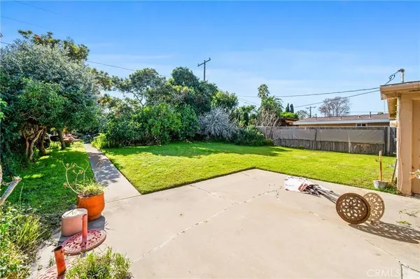 281 E 16th ST, Costa Mesa, CA 92627