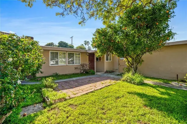 281 E 16th ST, Costa Mesa, CA 92627