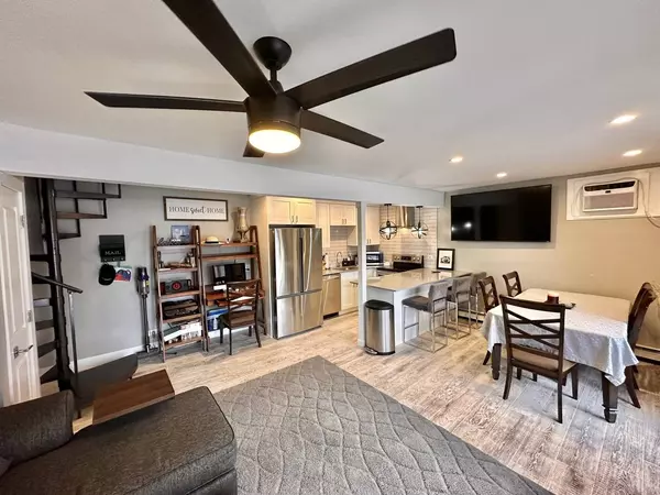 33 Montego Colony #1, Fox Lake, IL 60020